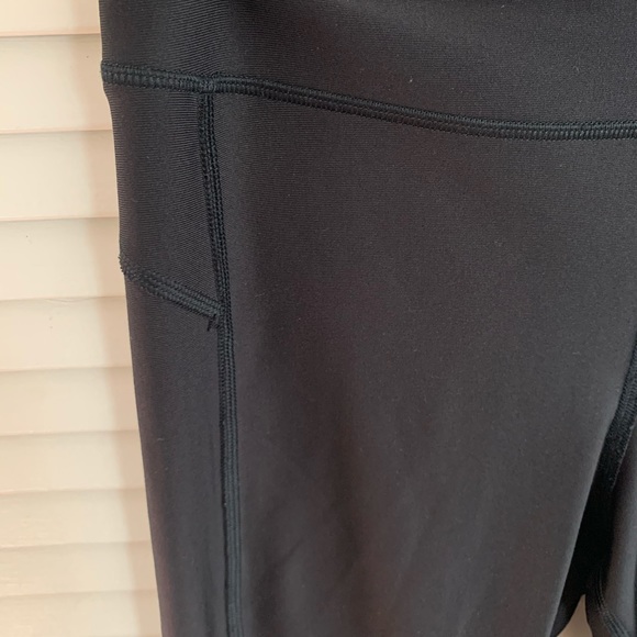 BLACK UNDERARMOUR LEGGINGS - Picture 3 of 5
